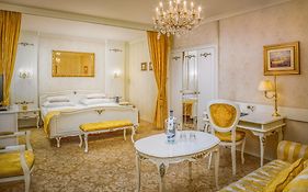 Schlosshotel Romischer Kaiser Vienna Exterior photo