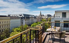 Hilton Vienna Plaza Hotel Exterior photo
