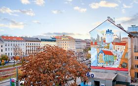 A&O Wien Stadthalle Hostel Exterior photo
